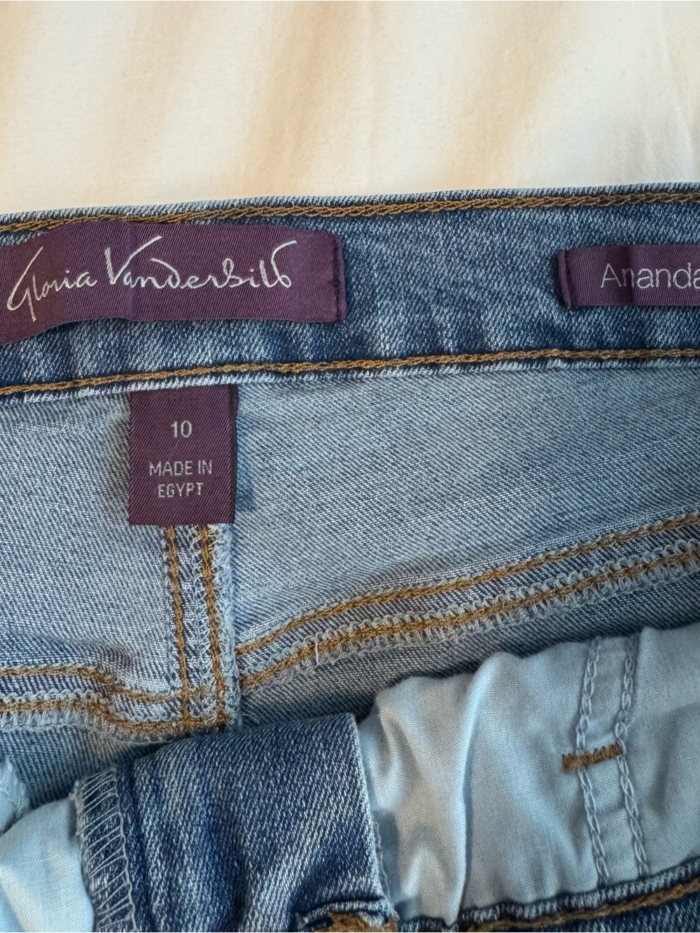 Gloria Vanderbilt Women’s Straight-Leg Capris in Medium Blue - Picture 4 of 5